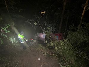 Identitas Korban Laka Mobil Wisata yang Terperosok ke Jurang di Sungai Penuh