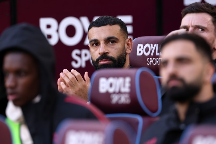 LONDON, ENGLAND - NOVEMBER 30: Mohamed Salah of Liverpool applauds from the bench during the Premier League match between West Ham United and Liverpool at London Stadium on November 30, 2025 in London, England. (Photo by Justin Setterfield/Getty Images)