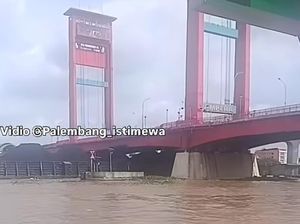 Muatan Tongkang Batu Bara Tabrak Jembatan Ampera, Dishub: Muatan Berlebih