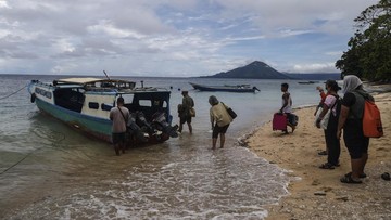 Berita dari Detik Finance: Ojek Perahu, Nadi Transportasi Warga Menuju Pulau Rhun