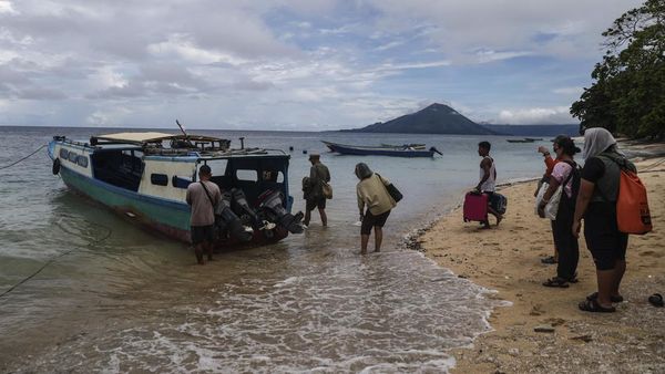 Ojek Perahu, Nadi Transportasi Warga Menuju Pulau Rhun