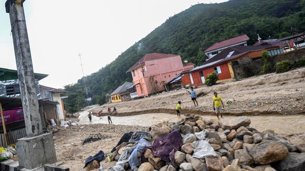 Penampakan Sungai Aek Godang Mengalami Pendangkalan Usai Longsor