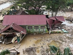 Pemerintah Bersihkan 587 Sekolah di Sumatera, Target Selesai 4 Januari