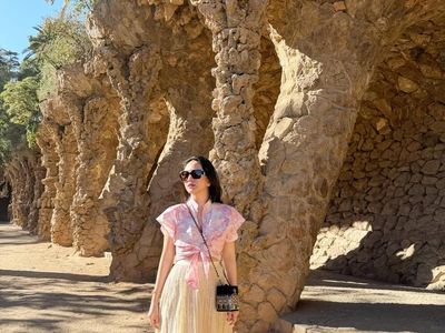 Nggak Ada Obat! Cantiknya Shandy Aulia di Barcelona