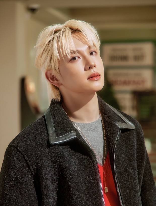 Potret Yim Si Wan dalam foto konsep album 'The Reason'/ Foto: instagram.com/smtown.smart Yim Si Wan merupakan musisi pertama yang bergabung dalam proyek terbaru SM Entertainment yakni SM Art. Divisi musik terbaru ini dibawahi oleh Kangta.