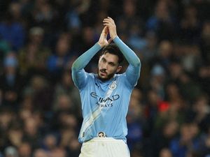 Guardiola Tak Suka Aksi Rabona Cherki, Bawa-bawa Messi