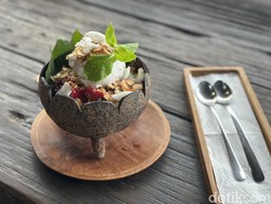 Cari yang Segar di Ubud? Cobain Yuk Es Krim Kelapa dari Tukies Coconut Shop
