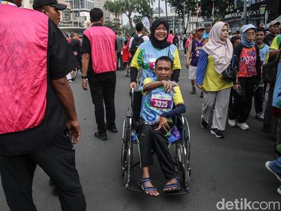 Semangat Inklusi Warnai Fun Walk Hari Disabilitas Internasional di Bundaran HI