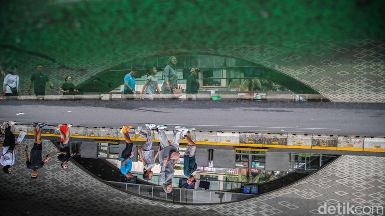 Suasana pagi itu memperlihatkan bagaimana CFD telah menjadi wadah bagi masyarakat untuk sejenak lepas dari hiruk pikuk rutinitas Jakarta.