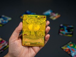 Evolusi Terbaru Charizard di Pokemon Game Kartu Koleksi Seri Kobaran Biru