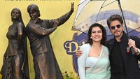 Shah Rukh Khan-Kajol Semringah Patung Raj dan Simran DDLJ Berdiri di London