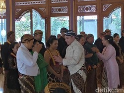 Terpopuler: PB XIV Purbaya Lantik Penasihat Raja-Duka di Siksorogo Lawu Ultra