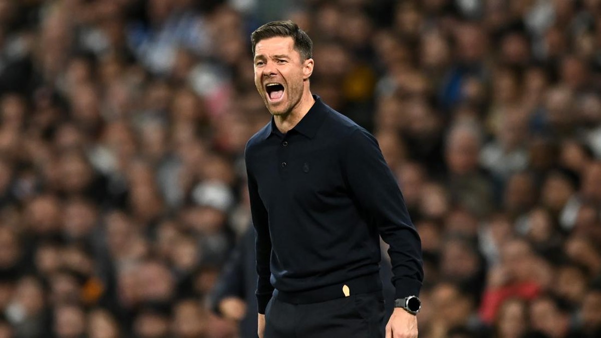 Pelatih Real Madrid Xabi Alonso kesal dengan performa wasit di dalam pertandingan melawan Celta Vigo. (Foto: Getty Images/Denis Doyle)