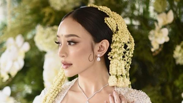 Potret Pernikahan Selebgram Amanda Zahra yang Trending, Jadi Pengantin Sunda