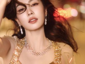 Potret Cantik Bai Lu di iQIYI Award 2025, Borong Penghargaan Jadi Kontroversi