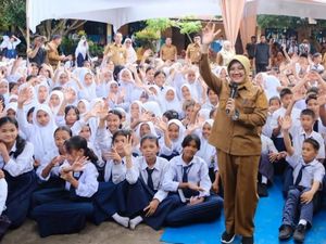 SMPN 2 Kandis Sulap Sampah Plastik Jadi BBM, Bikin Bupati Afni Bangga