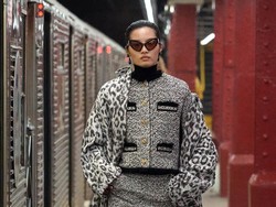 Saat Peron Subway New York City Jadi Catwalk Busana Mewah Chanel