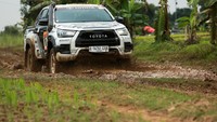 Gak Cuma buat Usaha, Toyota Hilux Bisa Dimodifikasi untuk Balap Reli