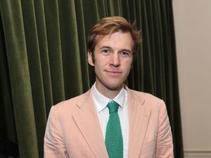 Bangsawan 39 Tahun Pernah Pacari Aktris 70 Tahun, Kini Lamar Wanita 25 Tahun