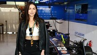 Foto: Pesona Ana de Armas di F1 Abu Dhabi, Bikin Lews Hamilton Tersenyum