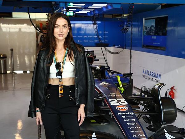 Foto: Pesona Ana de Armas di F1 Abu Dhabi, Bikin Lews Hamilton Tersenyum