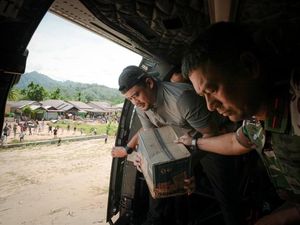 Gubsu Bobby Beri Bantuan dari Heli, Singgung Ada yang Edit Drop Mi Jadi Beras