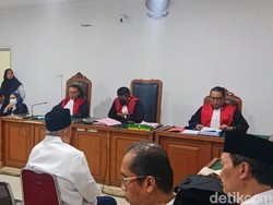 Hakim Tolak Eksepsi Alex Noerdin di Kasus Dugaan Korupsi Pasar Cinde