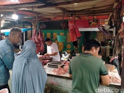 Harga Daging Sapi di Pasar Tavip Binjai Melonjak, Daya Beli Warga Turun