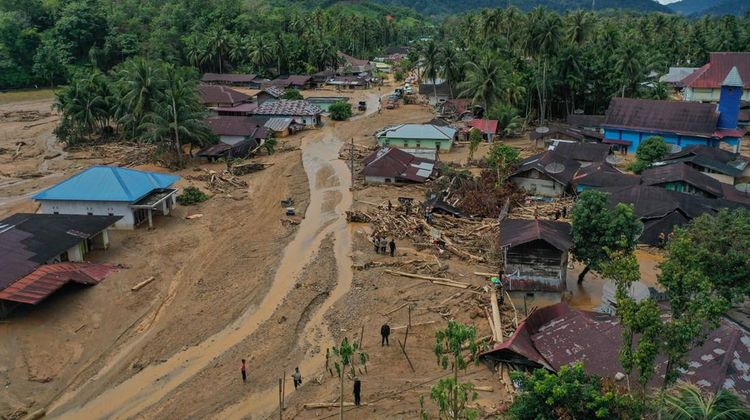 Tragedi Bencana Sumatera: Angka Kematian Tembus Seribu, Ratusan Masih Dalam Pencarian