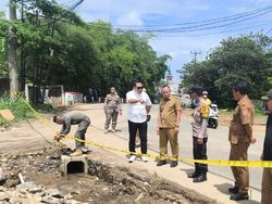 Akses ke Rumah Presiden Banjir, DPRD-Pemda Tutup Proyek di Cijayanti