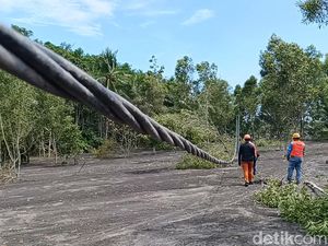 Jaringan Listrik Terputus Imbas Banjir Lahar Gunung Semeru