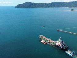 Kapal Tanker Pertamina Nonstop Antarkan Energi ke Sumatera