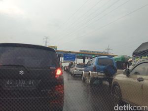 Macet Panjang Imbas Laka Bus Trans Jatim dengan 2 Truk di Tol Waru-Perak