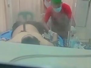 Viral Pria Sumba Timur Ditikam hingga Pisau Menancap di Dada
