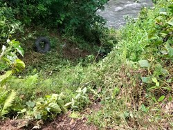 Mobil Masuk Jurang di Perbatasan Merangin-Kerinci, 2 Orang Diduga Hanyut