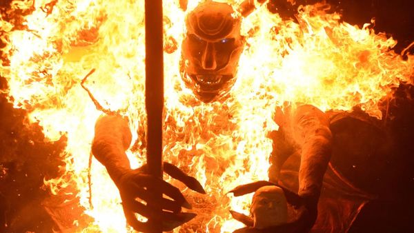 Patung Iblis Bergambar Trump Dibakar dalam Perayaan Pembakaran Setan di Guatemala