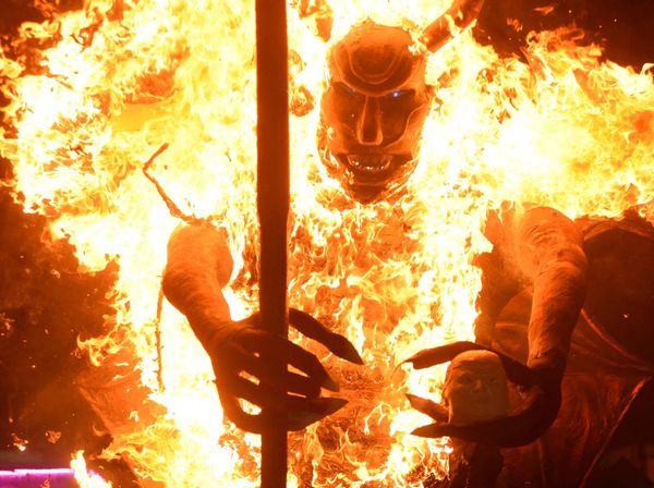 Patung Iblis Bergambar Trump Dibakar dalam Perayaan Pembakaran Setan di Guatemala