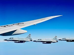 6 Jet Tempur Pakistan Kawal Kedatangan Prabowo di Islamabad