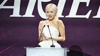 APT Sukses Besar, Rose BLACKPINK Raih Gelar 'Global Hitmaker of the Year'