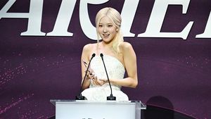 APT Sukses Besar, Rose BLACKPINK Raih Gelar Global Hitmaker of the Year