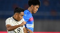 Filipina bisa mempertahankan keunggulan 1-0 hingga laga tuntas. Tambahan 3 poin memastikan Filipina lolos ke babak semifinal dan memimpin klasemen Grup C. ANTARA FOTO/NOVA WAHYUDI