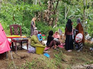Korban Banjir Lahar Gunung Semeru Masih Mengungsi di Perbukitan