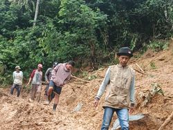 Nelangsa Sekeluarga di KBB, Rumah Rusak Berat gegara Pergerakan Tanah