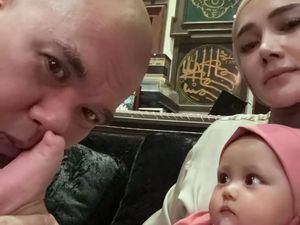 Potret Ahmad Dhani & Mulan Jameela Kembali Momong Bayi, Jadi Sorotan