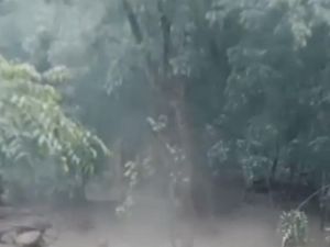 Banjir Lahar Panas Gunung Lewotobi Lumpuhkan Jalan di Flores Timur