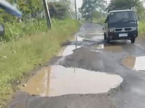 Warga Golden East Gresik Protes Jalan Rusak Belasan Tahun Tak Diperbaiki