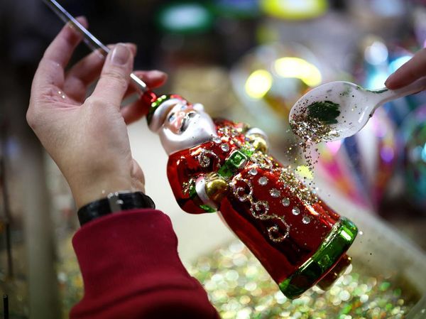 Kerajinan Kaca Polandia Jadi Primadona Dekorasi Natal Dunia