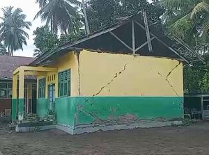 Video: Sudah 4 Tahun Gedung SD di Majene Rusak Parah, Guru-Siswa Khawatir