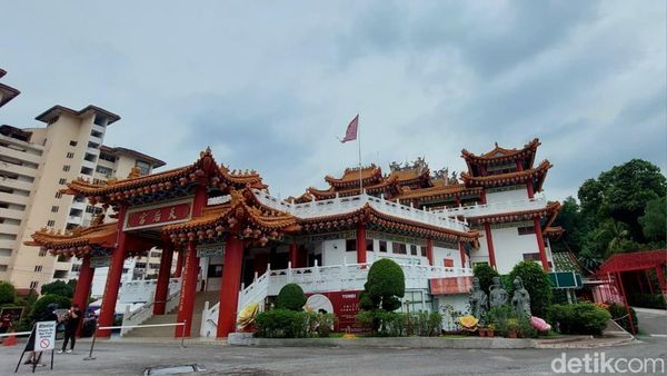 Kuil Buddha Terbesar di Malaysia