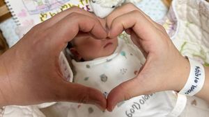 Bahagianya Minwoo Shinhwa Sambut Anak Kedua